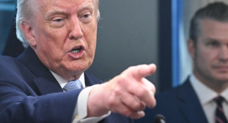 Trump’tan İran’a Silah Veren Ülkelere %50 Gümrük Vergisi Tehdidi