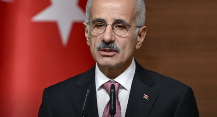 Uraloğlu: Hürmüz’deki Türk Gemilerinde İnsani Sorun Yok, Takip Sürüyor