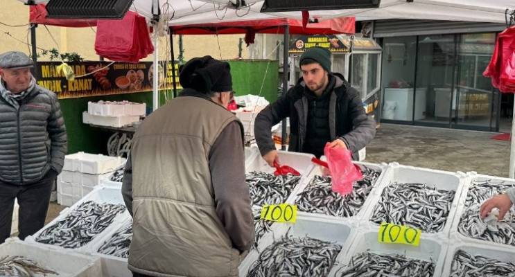Zonguldak’ta Sevgililer Günü’ne özel hamsi indirimi