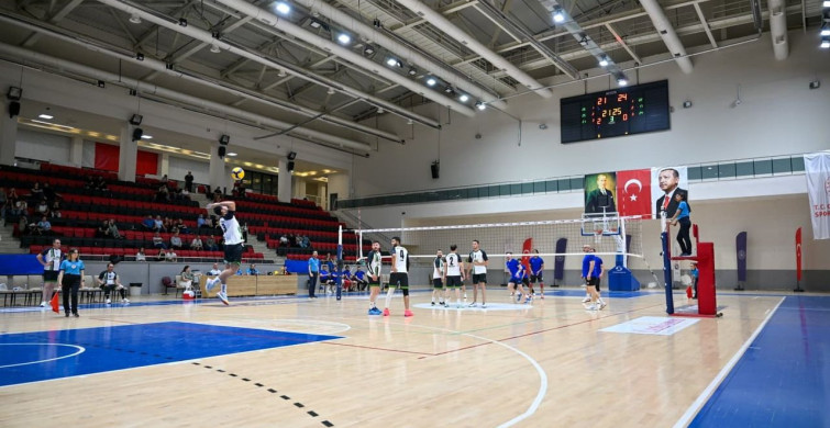 1. akmonia valilik kupası voleybol turnuvasında ödüller sahiplerini buldu