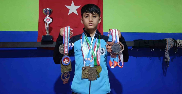 10 Yaşındaki Karateci Şiyar Paylı'dan 20 Madalya ile Büyük Başarı