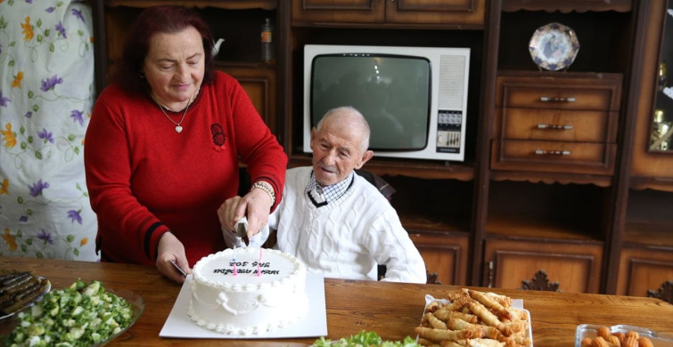 102 Yaşına Giren Hüseyin Aydoğan'a Doğum Günü Sürprizi