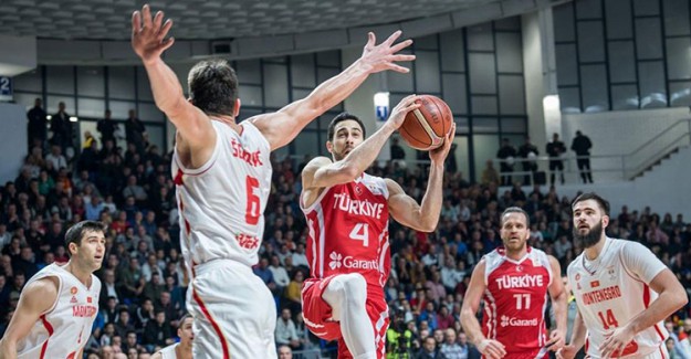 ‘12 Dev Adam’ Yenilgiye Rağmen Dünya Kupası Biletini Kaptı!