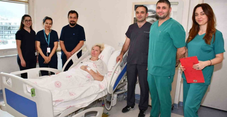 12 Kilogramlık Yumurtalık Kitlesi Başarıyla Alındı