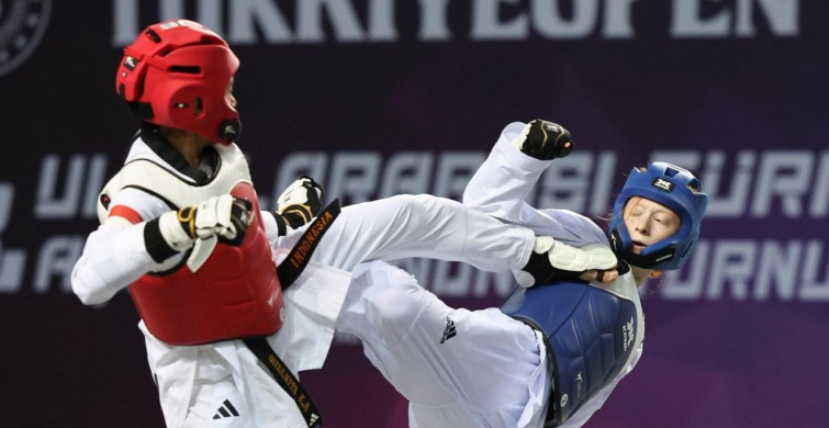 13. Uluslararası Türkiye Açık Taekwondo Turnuvası'nda Genç Kızlar Madalya Kaldırdı