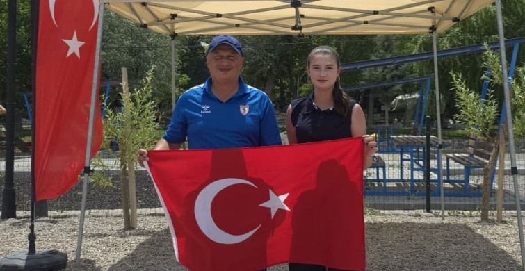 14 yaşındaki Sıla Tunç'tan Türkiye rekoru