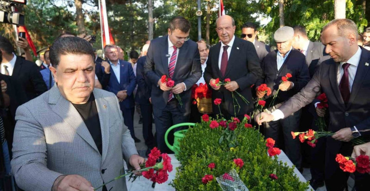 15 Temmuz kahramanı şehit Ömer Halisdemir kabri başında anıldı