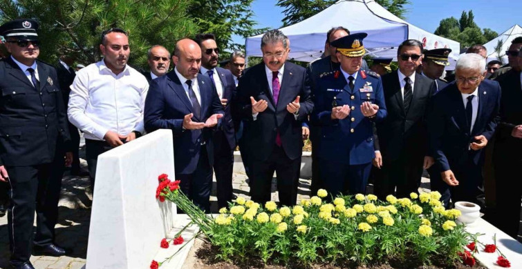 15 Temmuz şehidi Fatih Dalgıç kabri başında dualarla anıldı