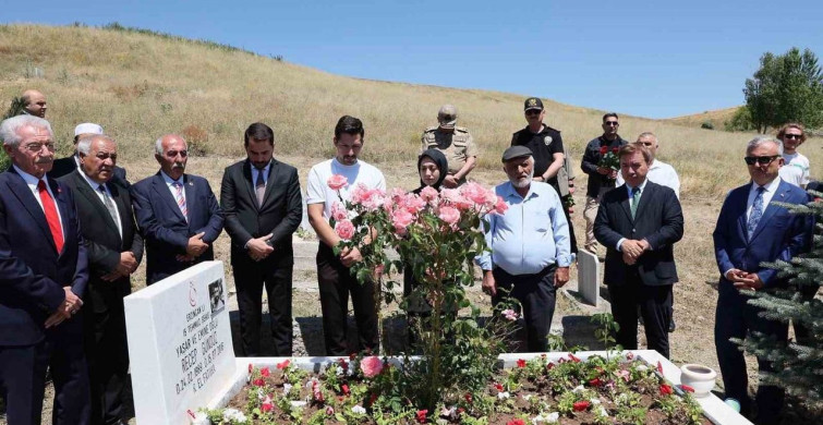 15 Temmuz şehidi Gündüz kabri başında anıldı