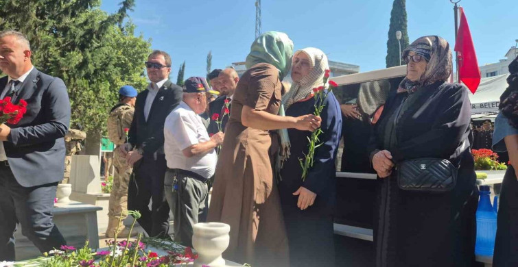 15 Temmuz şehidi Münür Alkan kabri başında anıldı