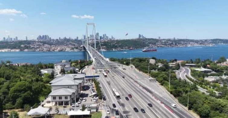 15 Temmuz Şehitler Köprüsü 'İrade bizim, zafer bizim' yürüyüşü sonrası trafiğe açıldı