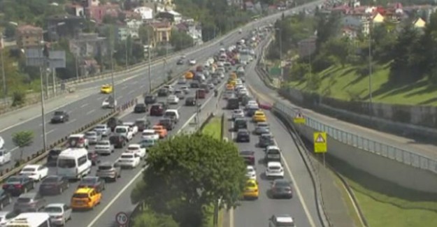 15 Temmuz Şehitler Köprüsünde Kaza: Trafik Durdu