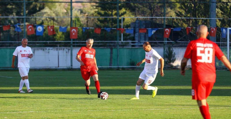 15 Temmuz şehitleri için dostluk futbol karşılaşması düzenlendi