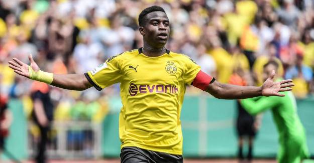 15 Yaşındaki Gol Makinesi Youssoufa Moukoko Rekorlara Doymuyor!