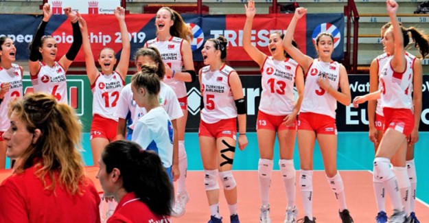 16 Yaş Altı Kız Voleybol Milli Takımımız Namağlup Finalde
