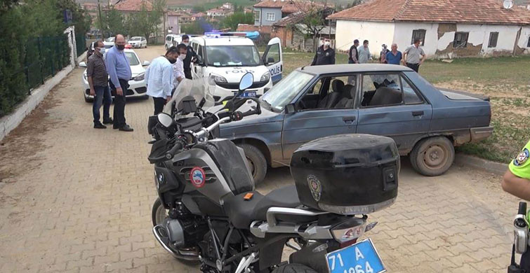 17 Yaşındaki Ehliyetsiz Sürücü 2 Polisi Yaraladı