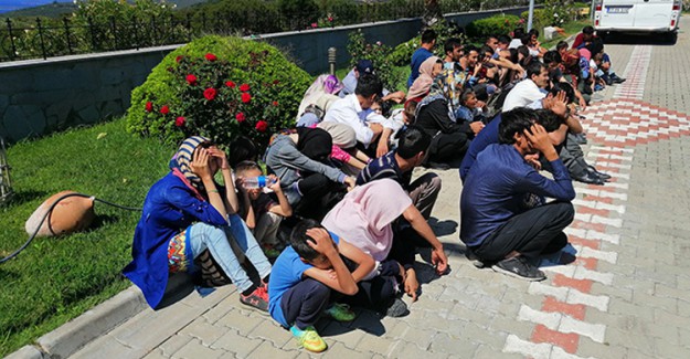 18 Kişilik Minibüste 54 Mülteci Yakalandı