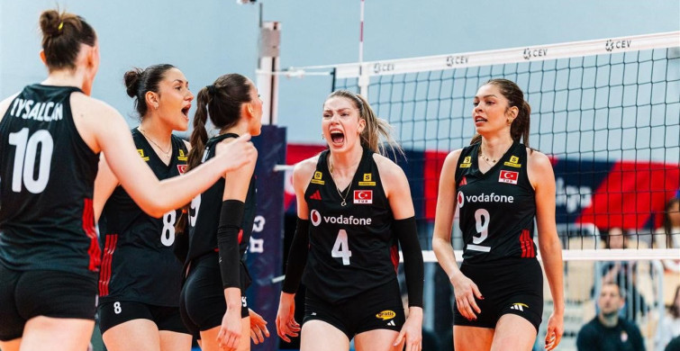 18 yaş altı milli kadın voleybol takımı finale yükseldi