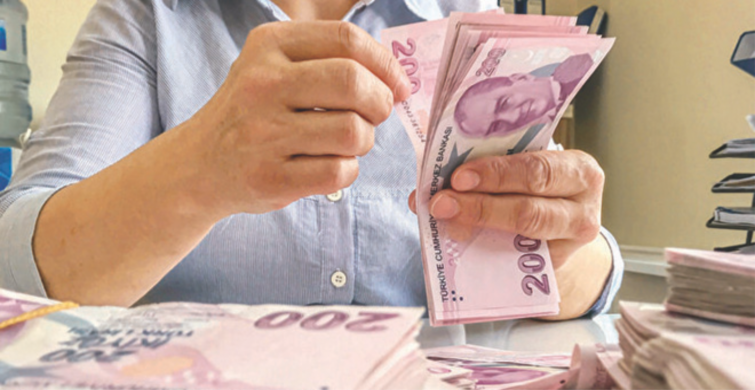 18 yaş üstü olan herkes kredi kartlarına baksın! O 3 banka limitleri arşa çıkardı
