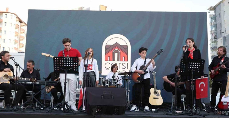19 Mayıs Coşkusu Melikgazi'de Gençlik Orkestrası ile Yaşandı