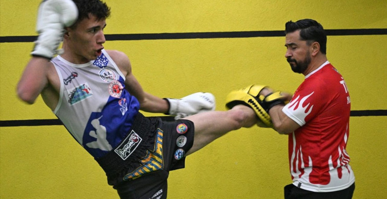 19 Yaşındaki Utku Mete, Muay Thai'de Dünya ve Avrupa Şampiyonu Oldu