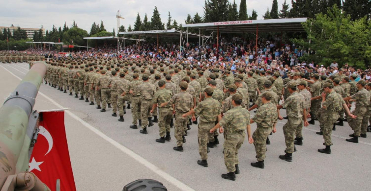2023 askerlere erken terhis olacak mı? Bakan Akar’dan erken terhis açıklaması geldi