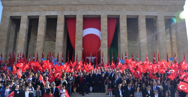 23 Nisan Törenleri Anıtkabir'de Başladı