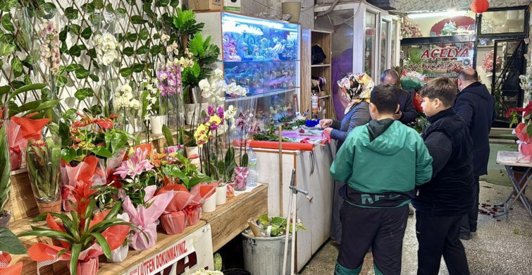 24 Kasım Öğretmenler Günü'nde Çiçekçi Yoğunluğu