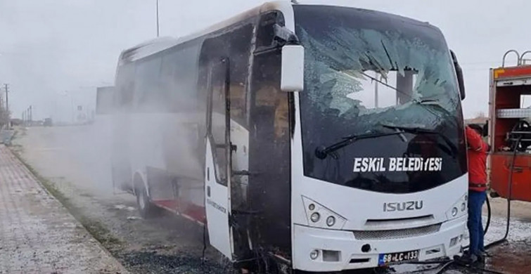 25 öğrencinin olduğu midibüs bir anda alev aldı!