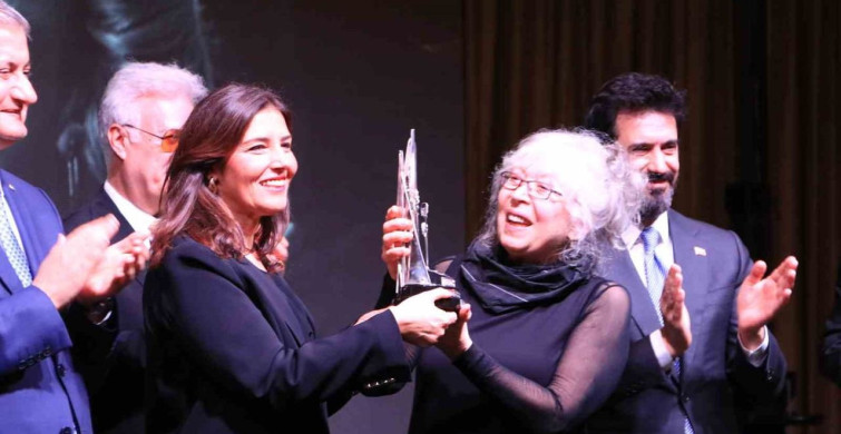 25. Uluslararası Tiyatro Festivali'nde Yaşam Boyu Başarı Ödülü