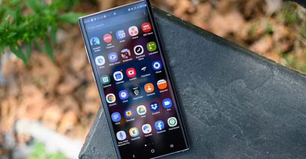 256 Megapiksel Kameraya Sahip Telefon Yolda 