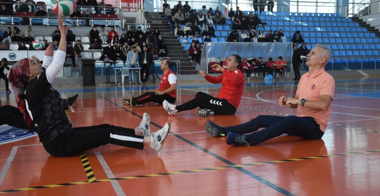 3 Aralık Dünya Engelliler Günü'nde Oturarak Voleybol Müsabakası Düzenlendi