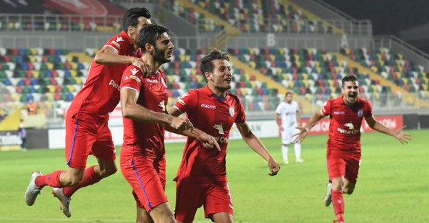3 Kırmızı Kart ve 5 Gollü Karşılaşmada Gülen Altınordu!