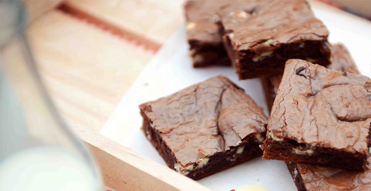 3 Malzemeli Unsuz Brownie Tarifi