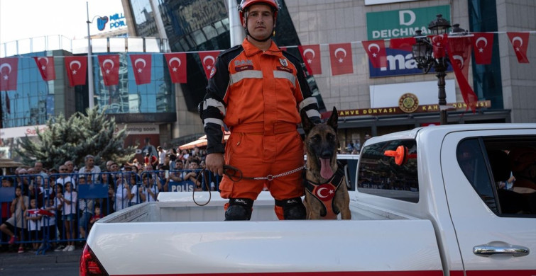 30 Ağustos Zafer Bayramı'nda Coşkulu Geçit Töreni