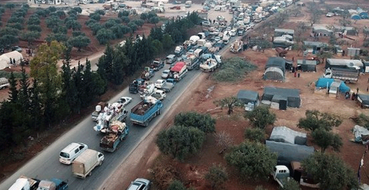 4 Günde 90 Bin İdlib'li Türkiye Sınırına Göç Etti
