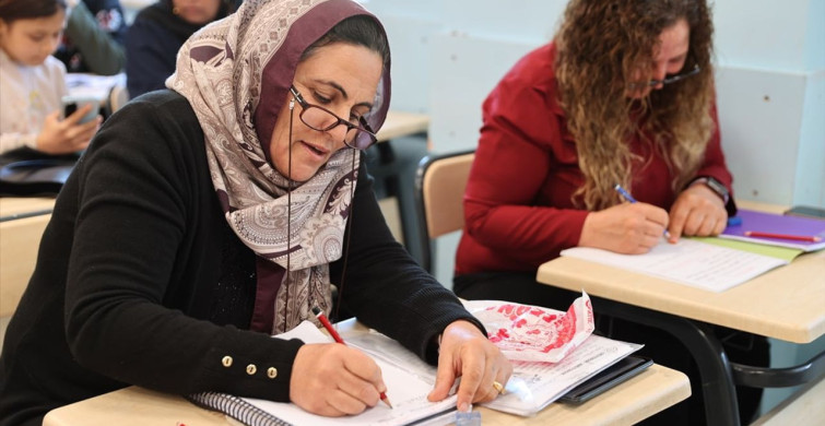 40 Yaş Sonrası Eğitime Adım Atan Kız Kardeşler