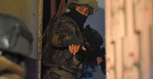 5 İlde FETÖ Operasyonu: 1 'i Polis 12 Gözaltı