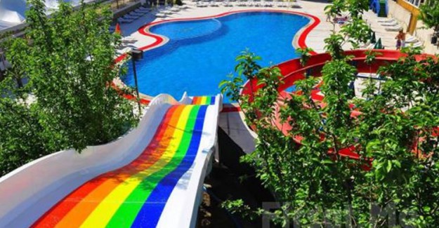 5 Yaşındaki Rus Çocuk Otel Havuzunda Öldü