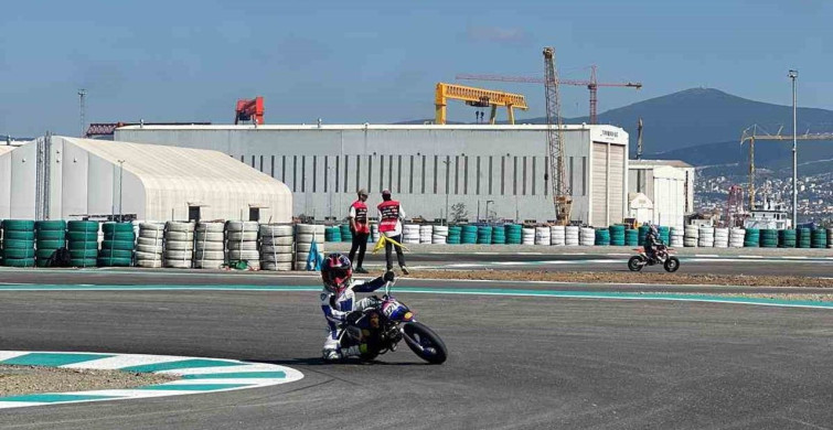 5 yaşındaki sporcu Türkiye Süpermoto Şampiyonası'nda birinciliği elde etti