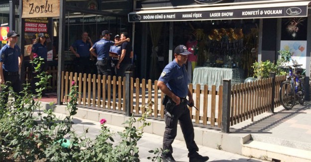 50 Yaşındaki Adam Tavana Asılmış Halde Bulundu