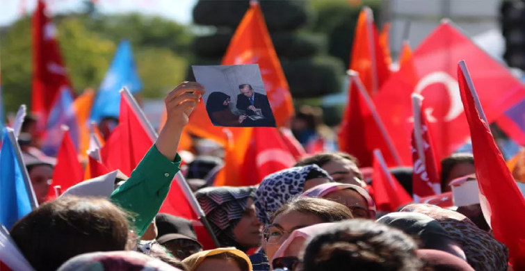 6 yıl sonra Cumhurbaşkanı Erdoğan’la tekrar bir araya geldi: Elindeki fotoğraf dikkat çekti