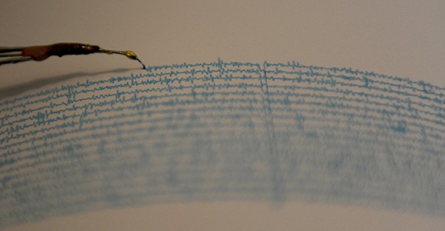 6.2 Büyüklüğünde Deprem, İnsanlar Kıyı Şeridini Terk Ediyor
