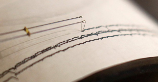 6.2 Büyüklüğünde Deprem, Parlamentoya Ara Verildi