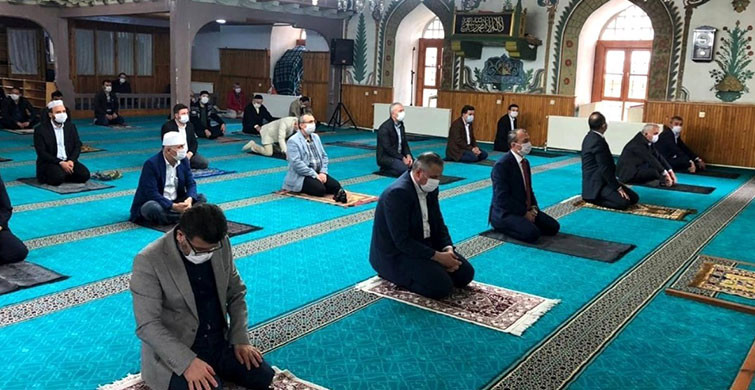 65 Yaş Üstü 20 Yaş Altı Cuma Namazına Gidebiliyor mu?