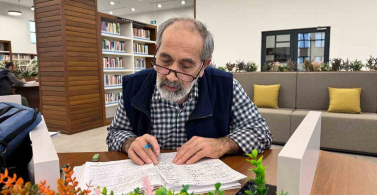 68 Yaşında Kütüphanede Osmanlıca ve Arapça Öğrenen Tuğran Savaş