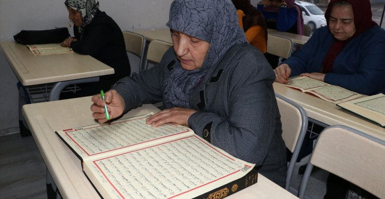 70 Yaşında Kur'an-ı Kerim Okumayı Öğrenen Hamide Karataş