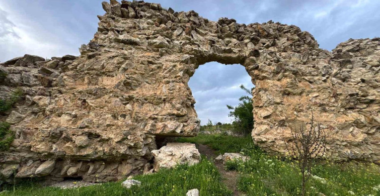 8 Asırlık Çınçınlı Sultan Hanı Zamanın Testine Direniyor