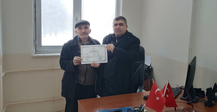 82 Yaşında Okuma Yazma Öğrenen Mustafa Dalkılınç