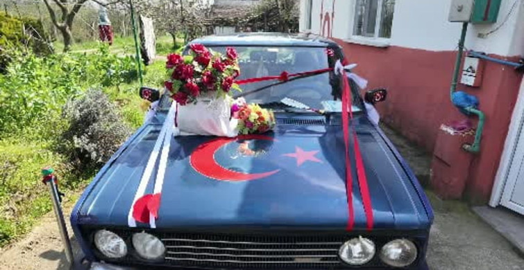 86 Yaşında Aşkını Duyurdu: Gelin Arabası Süsleyip Şiir Okudu